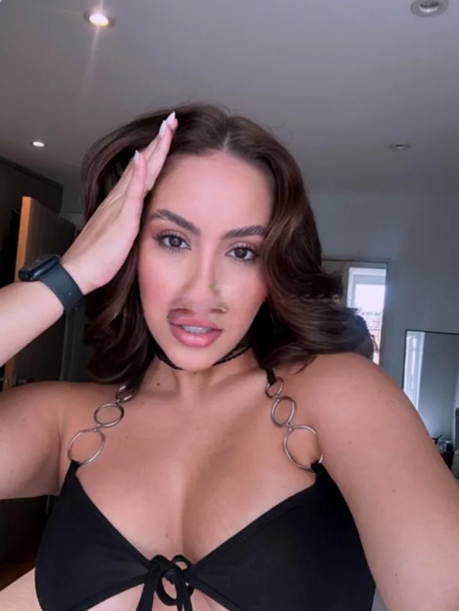 Julia Belle