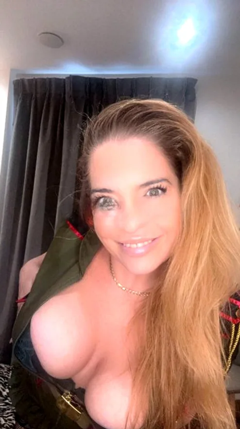 Eva Paradise
